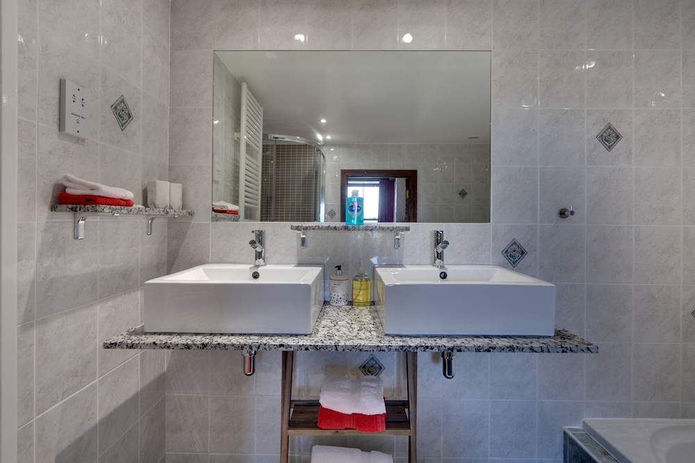 The Cedars B&B 25/56