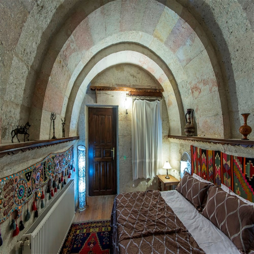 Antique Terrace Suites 27/50