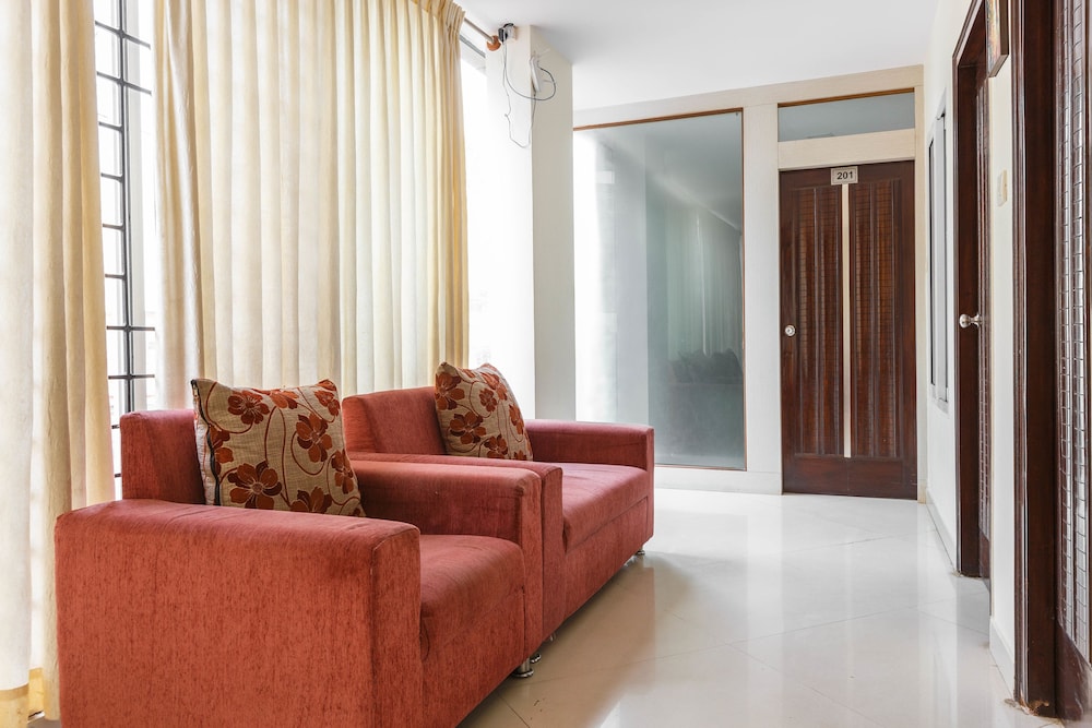 4 Seasons Suites 34/50