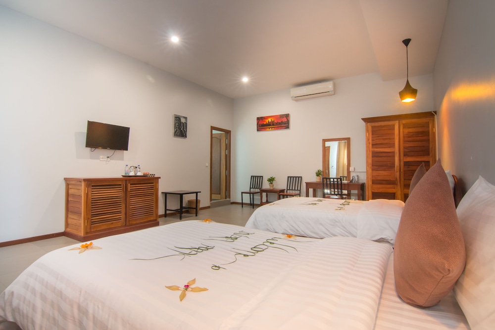 Indra Porak Residence 43/74