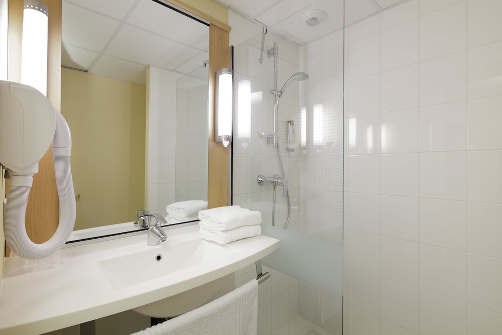 Ibis Lille Centre Gares 17/68