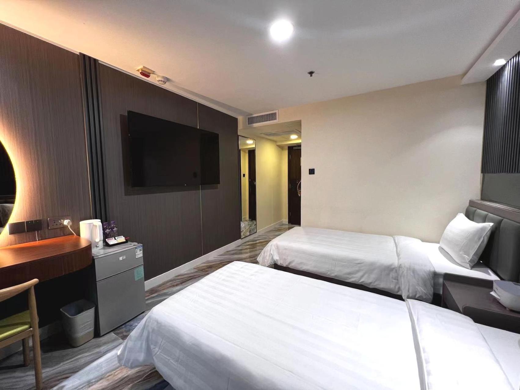 DELUXE, TWIN BEDS