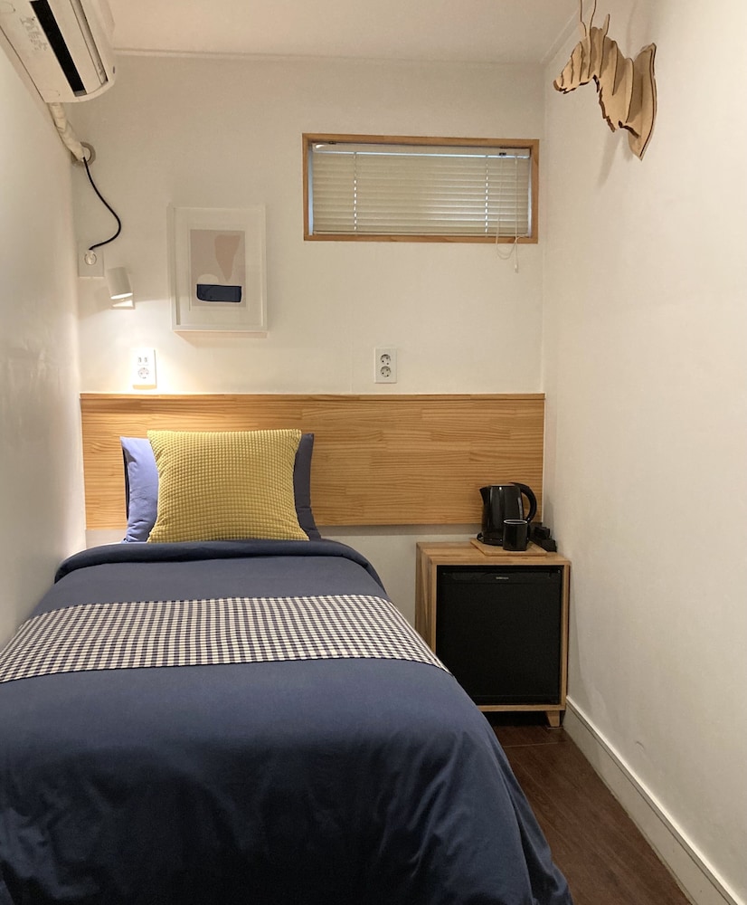 Hostel Beige 2Nd 9/44