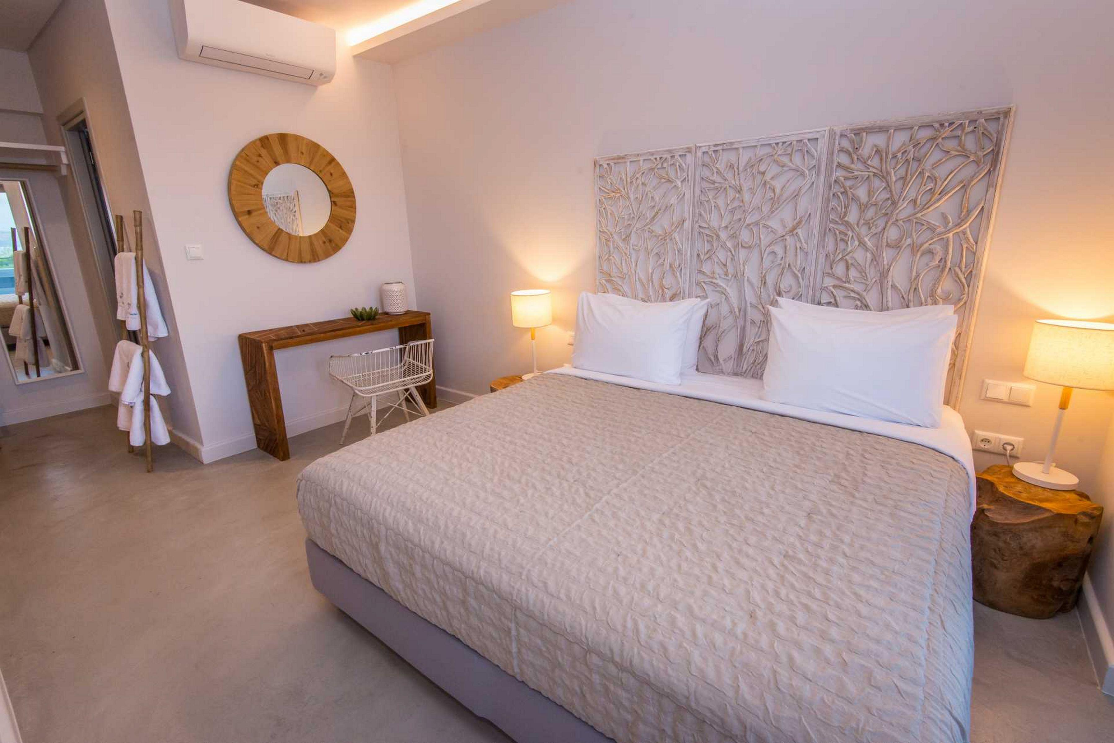 Standard, Double Bed, Side Sea View