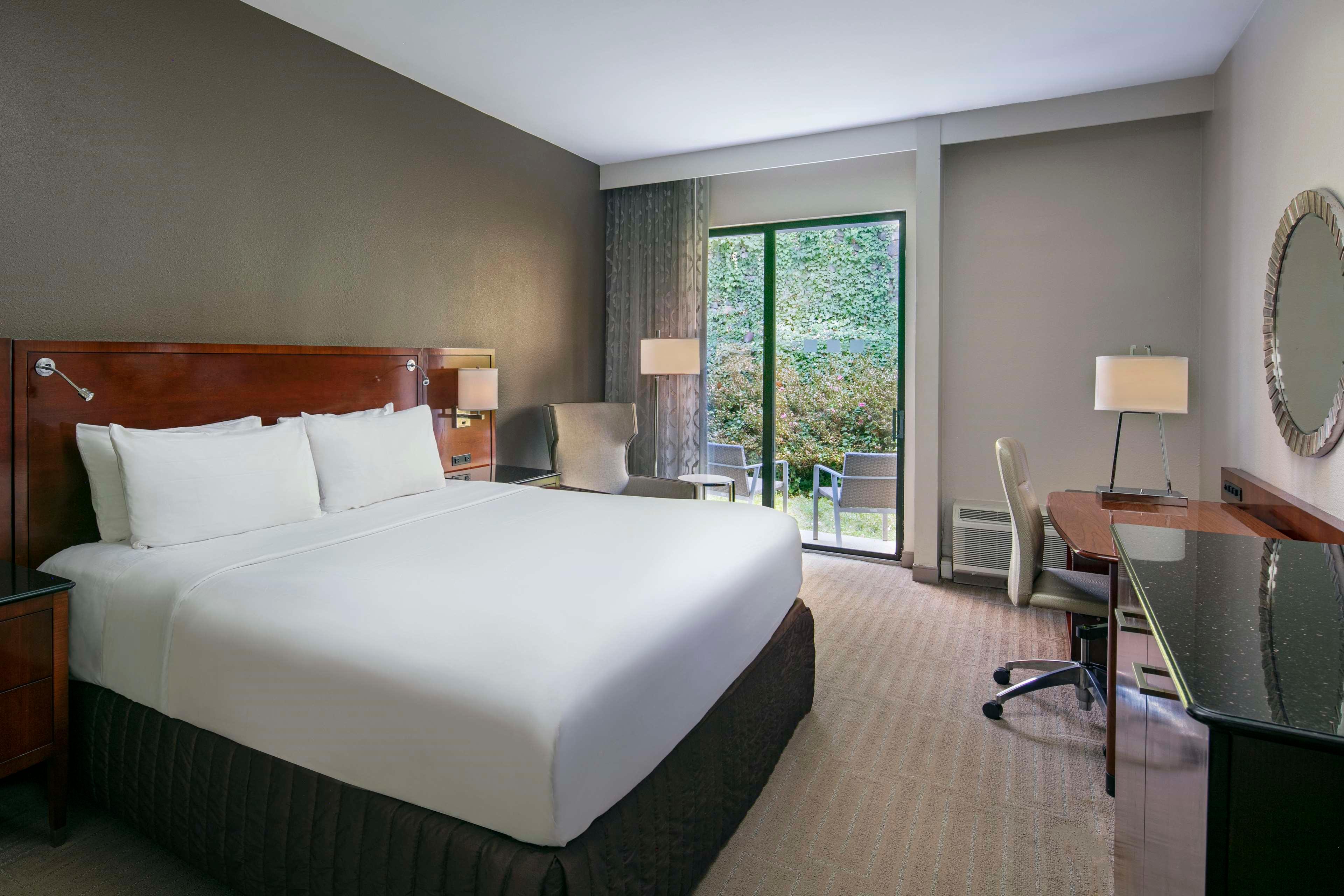 ROOM, KING BED, POOL SIDE