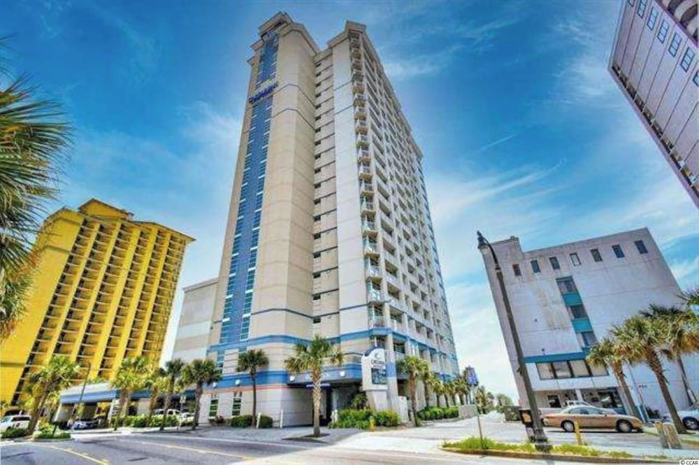Carolinian Beach Resort in Myrtle Beach by Vacasa 12/50