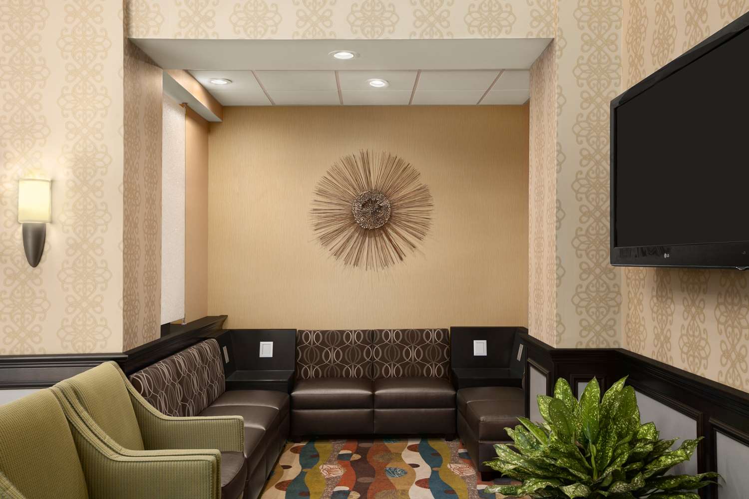 Days Inn By Wyndham Baltimore Inner Harbor 25/52