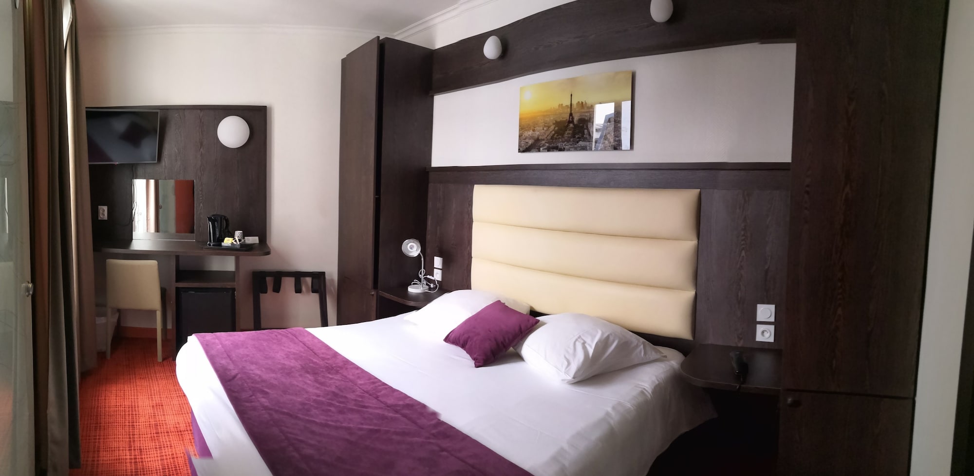 ROOM, DOUBLE BED