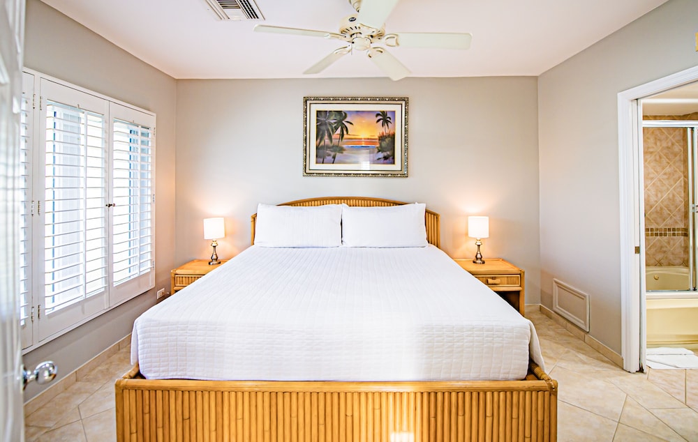 Seven Mile Beach Resort And Club 24/65