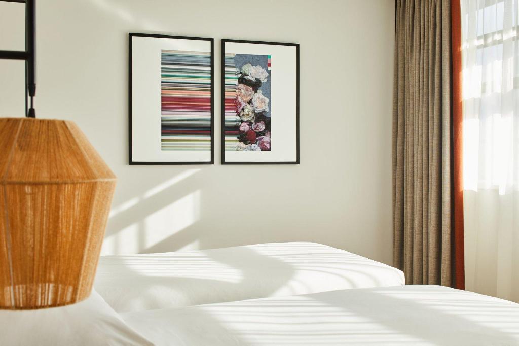 Room, Twin Beds, City View, Manchester Piccadilly Hotel 4/5