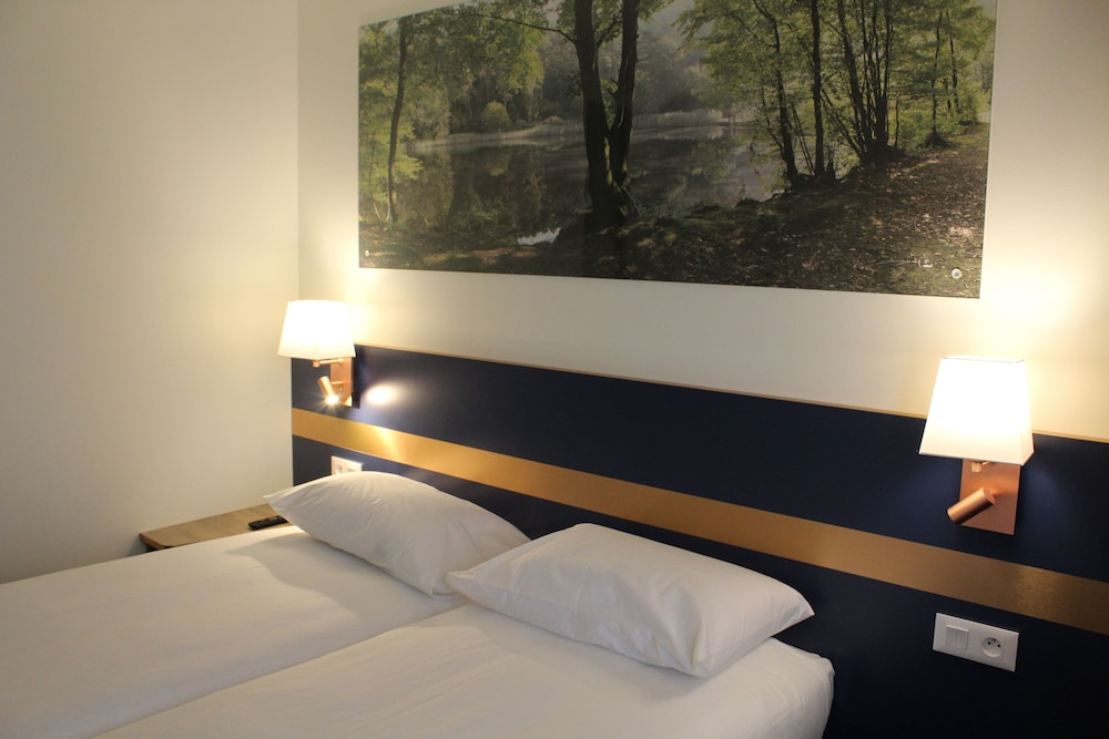 K Hotel 5/49