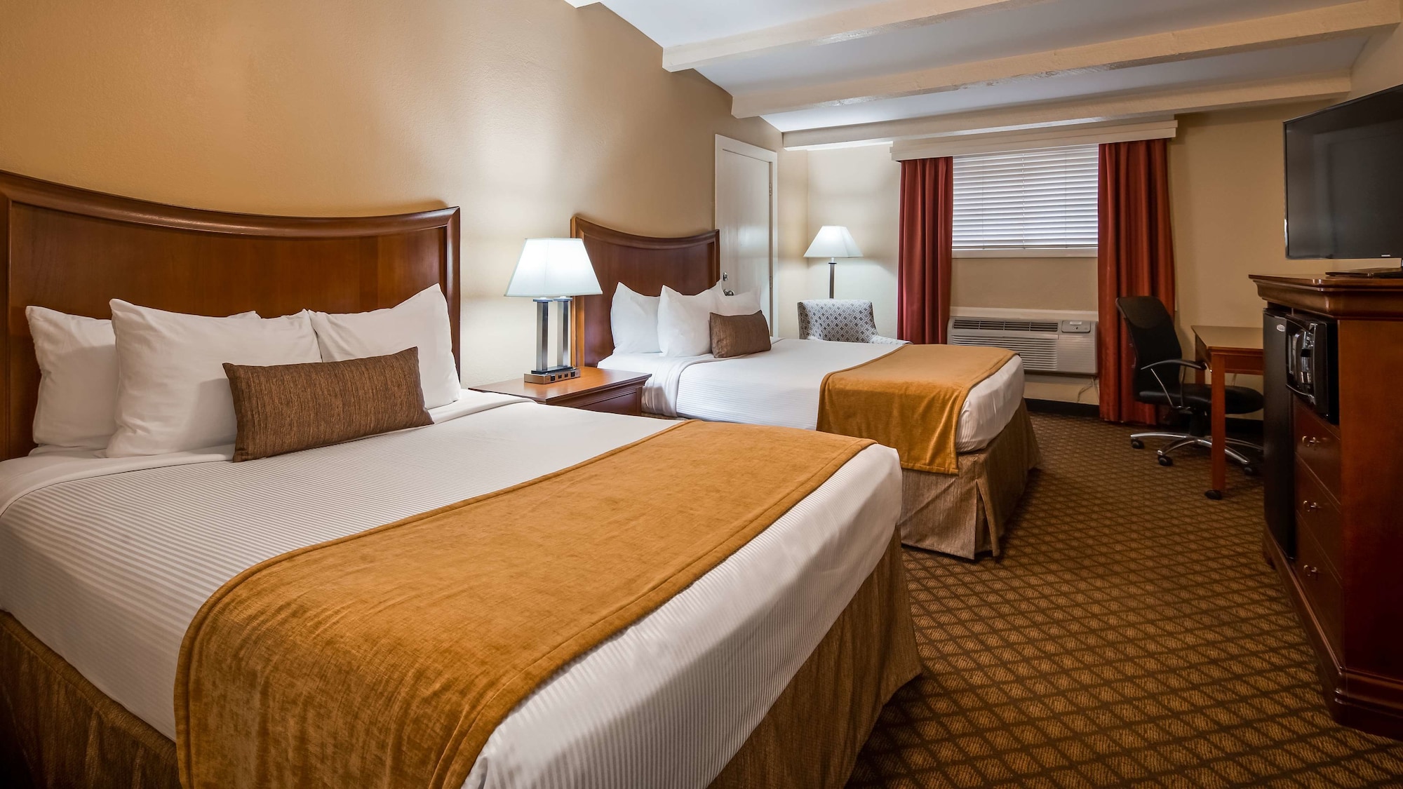 STANDARD, 2 QUEEN BEDS