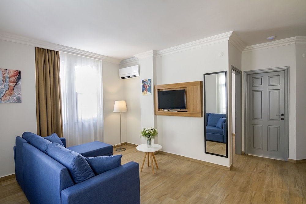 Comfort Suites 23/48