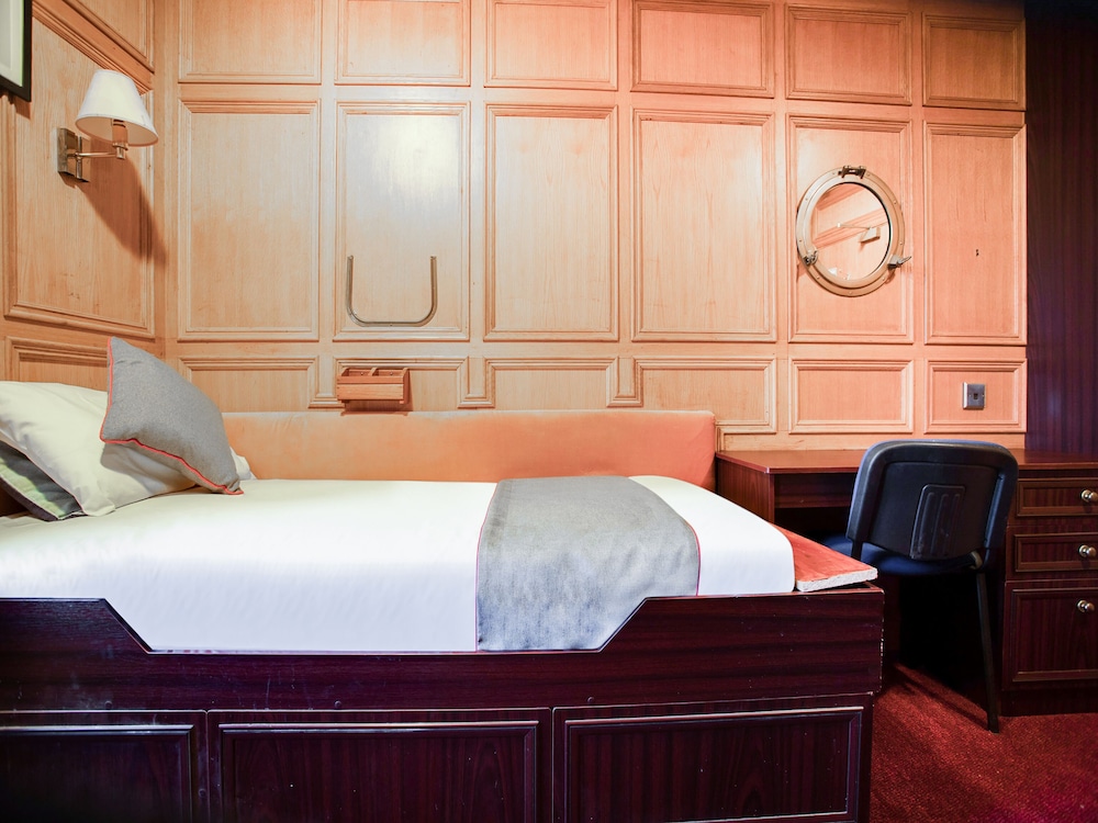 Rowers Hotel 17/48