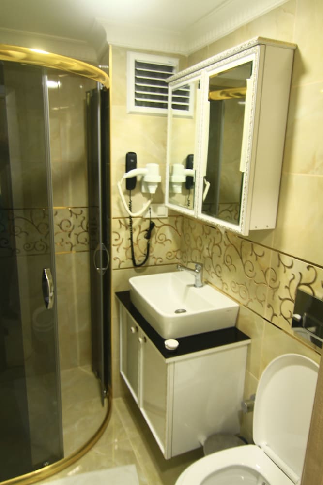 Grand Liza Hotel 47/49