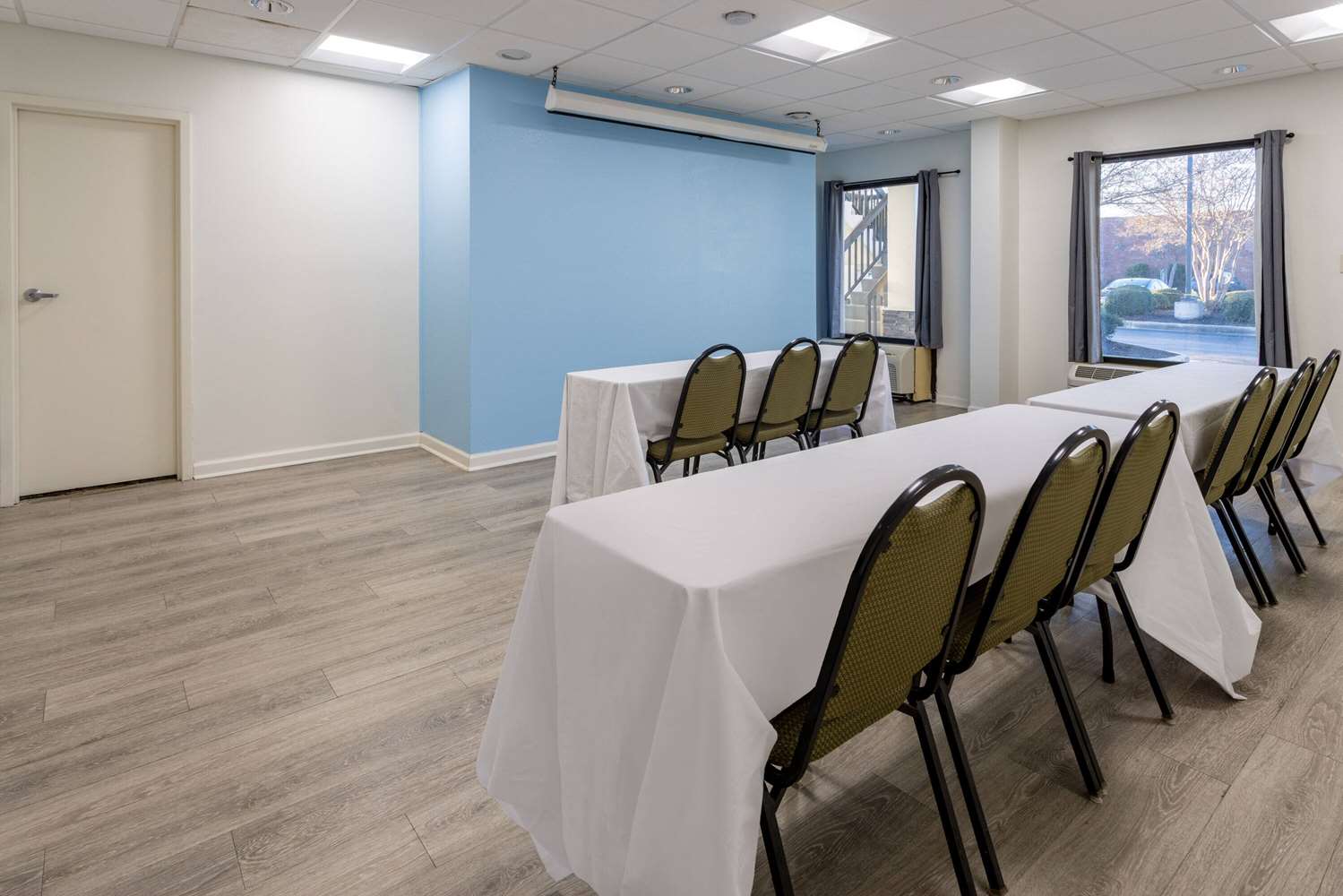 Studio6 Suites Jacksonville, NC 27/34
