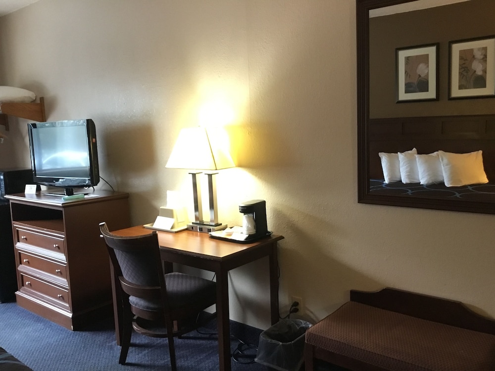 Super 8 By Wyndham Manchester Airport 27/35