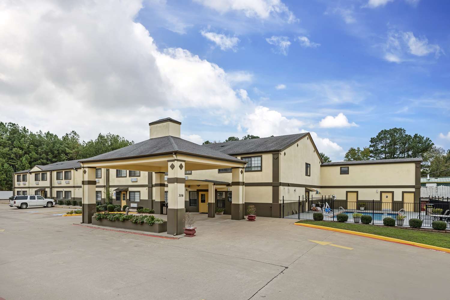 Best Western Pineywoods Inn 1/10