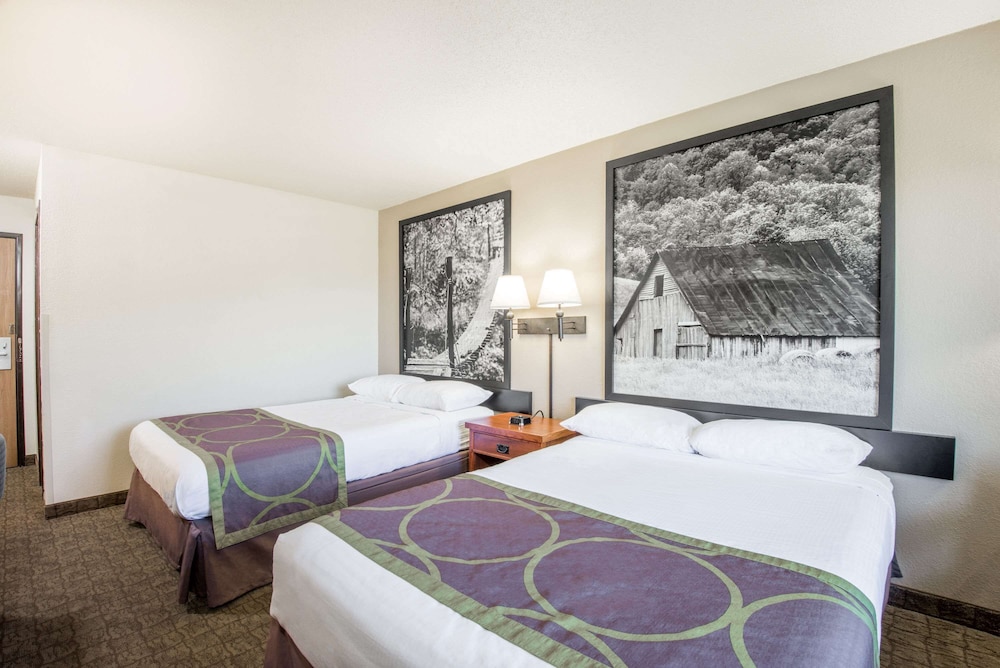 Super 8 By Wyndham Ripley 10/23