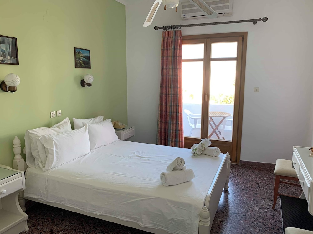Minoa Hotel 8/50