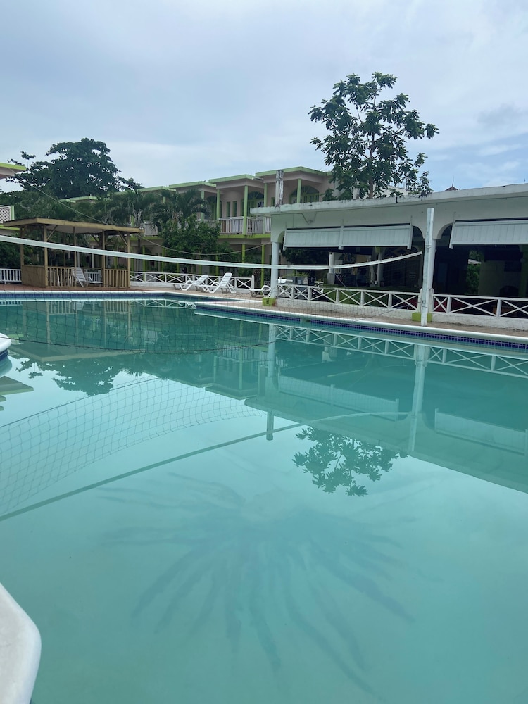 Fun Holiday Beach Resort 44/73