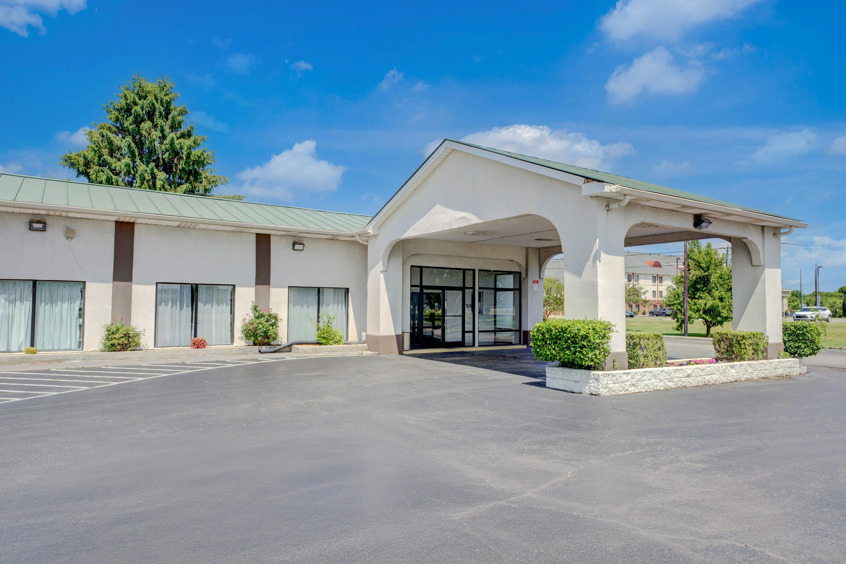 Travel Inn Lebanon Nashville Near I-40 8/61