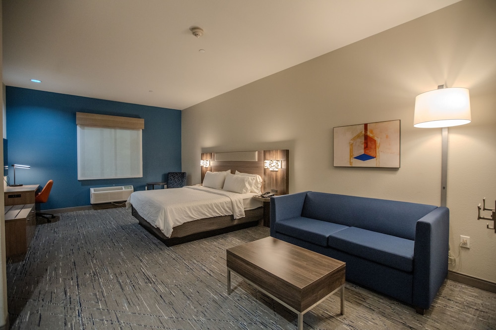 Holiday Inn Express Hotel And Suites Cleveland 17/55