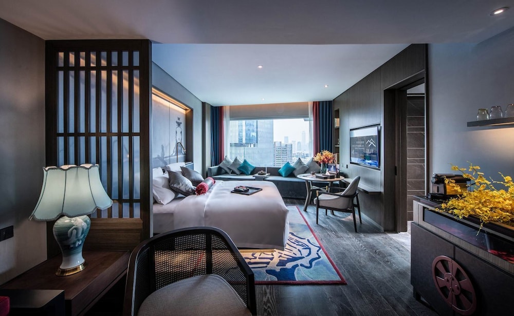 DELUXE, KING BED, BAY VIEW