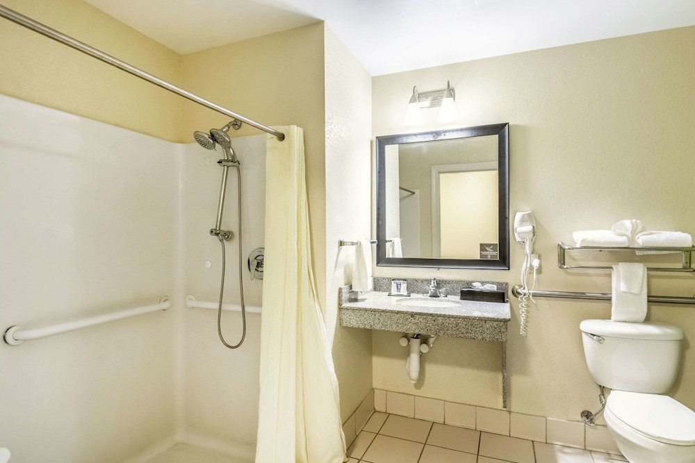 Comfort Inn Emporia 10/34