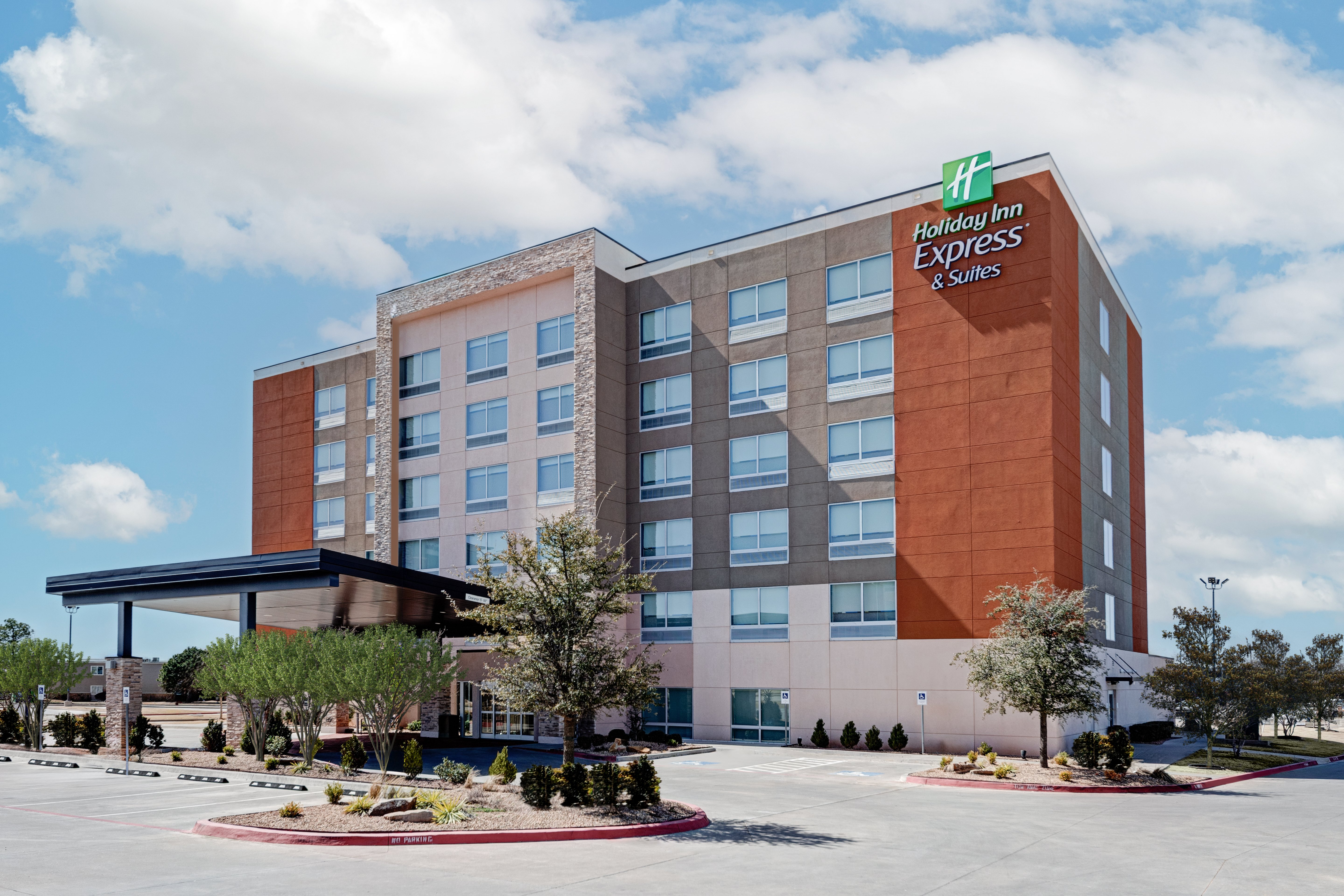 HOLIDAY INN EXPRESS & SUITES MOORE 7/75