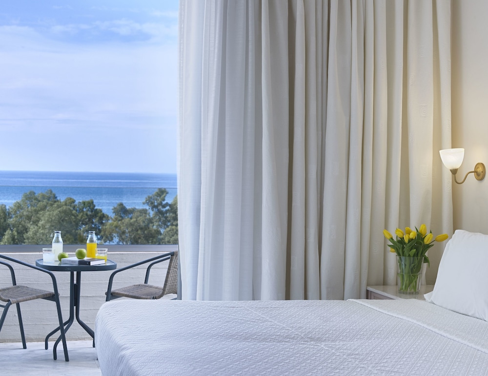 Amarilia Hotel 3/54