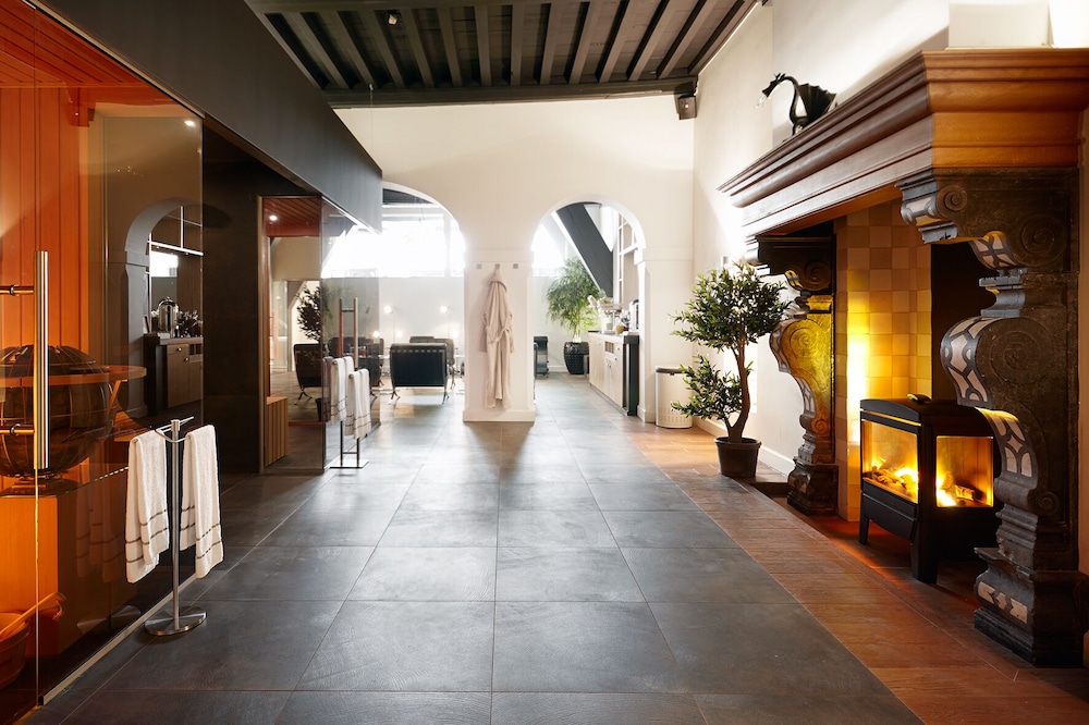 Grand Hotel De Draak and Residence Dagmara 40/43