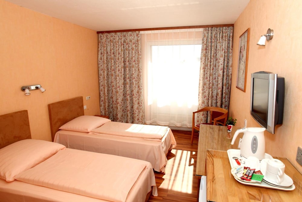 AIRPORT HOTEL WALLDORF 12/31