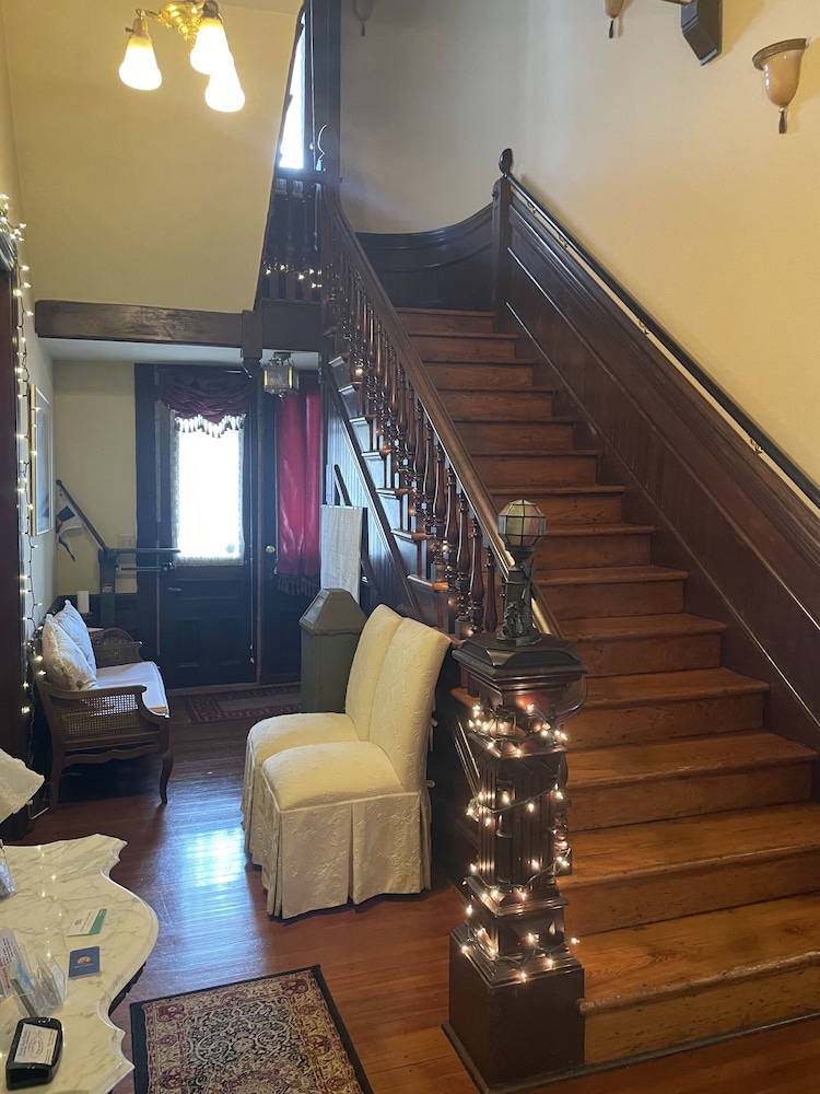 Grand Gables Inn Bed & Breakfast 22/38