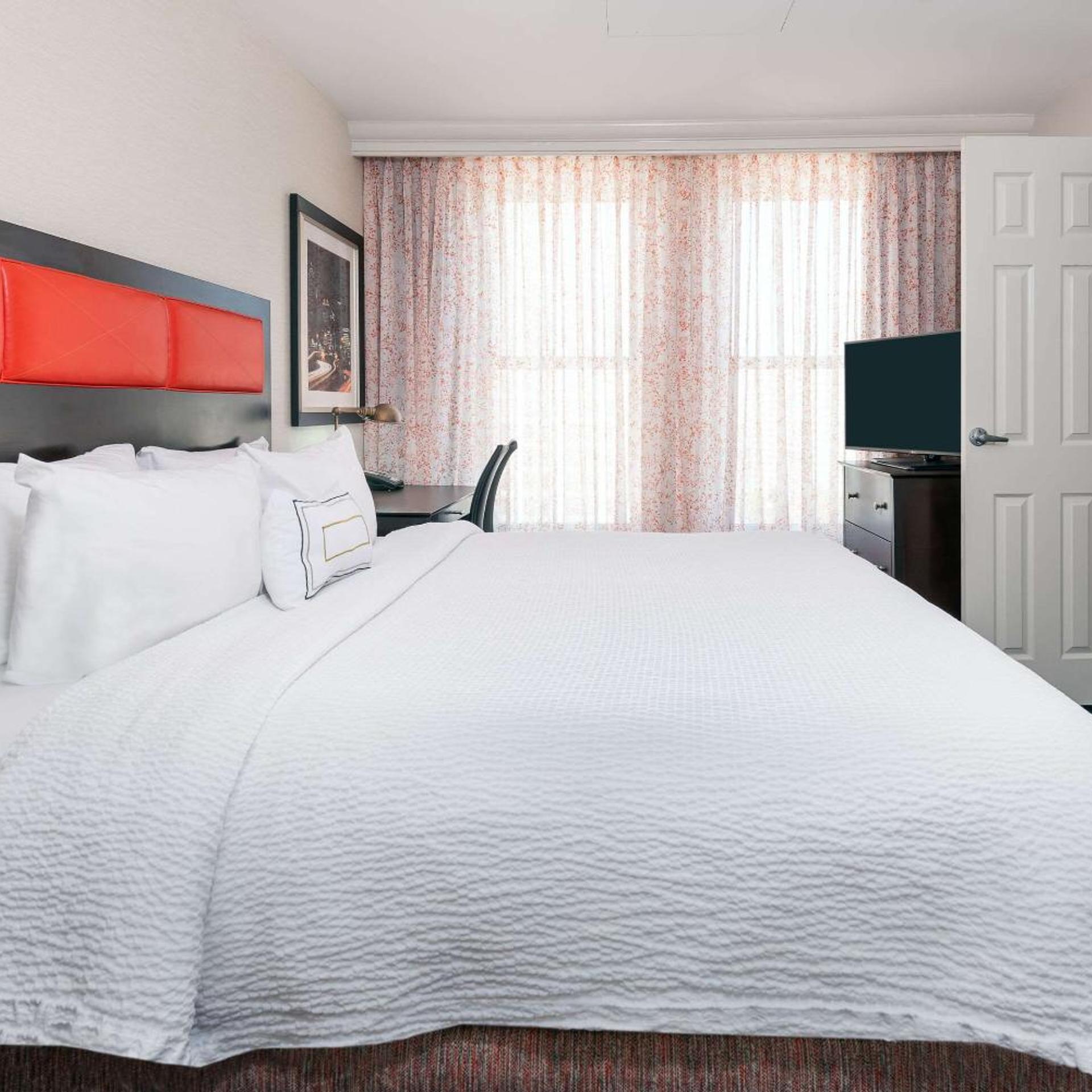 Suite, King Bed, Private Garden, Bathtub