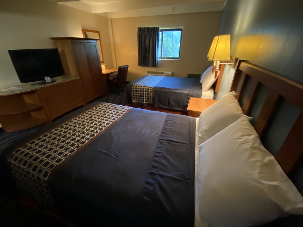 Economy Inn North Randall 24/49