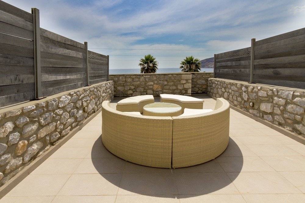 ITILO TRADITIONAL HOTEL 21/68
