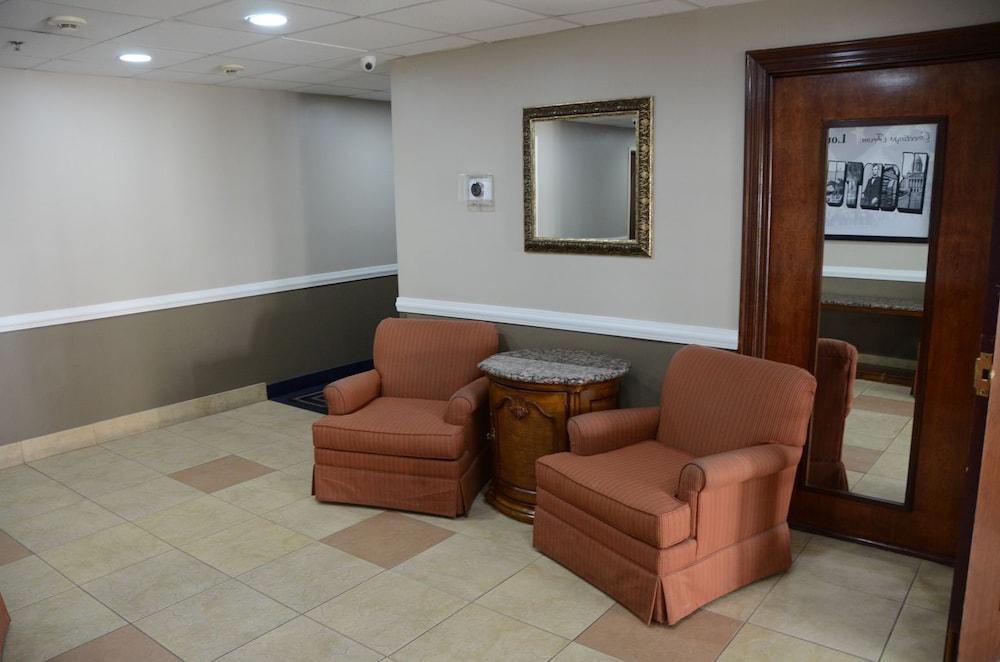 Super 8 by Wyndham Louisville/Expo Center 22/32