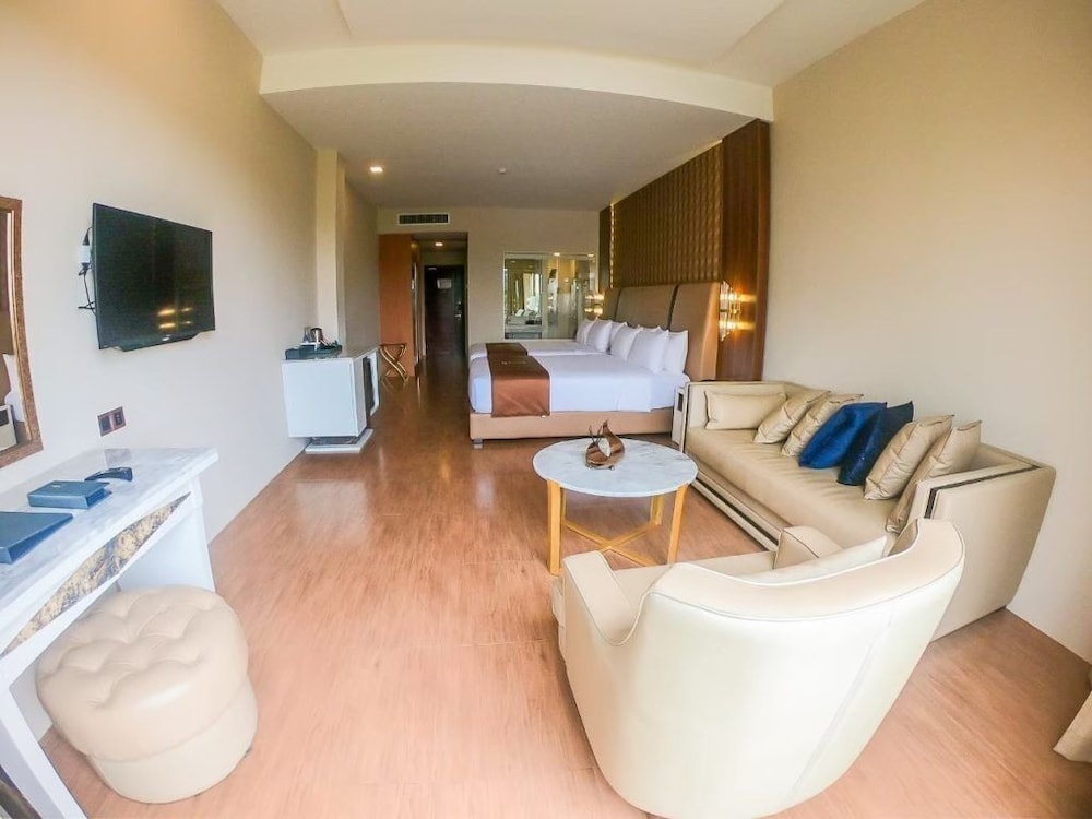 Jupiter Trevi Resort and Spa 11/24