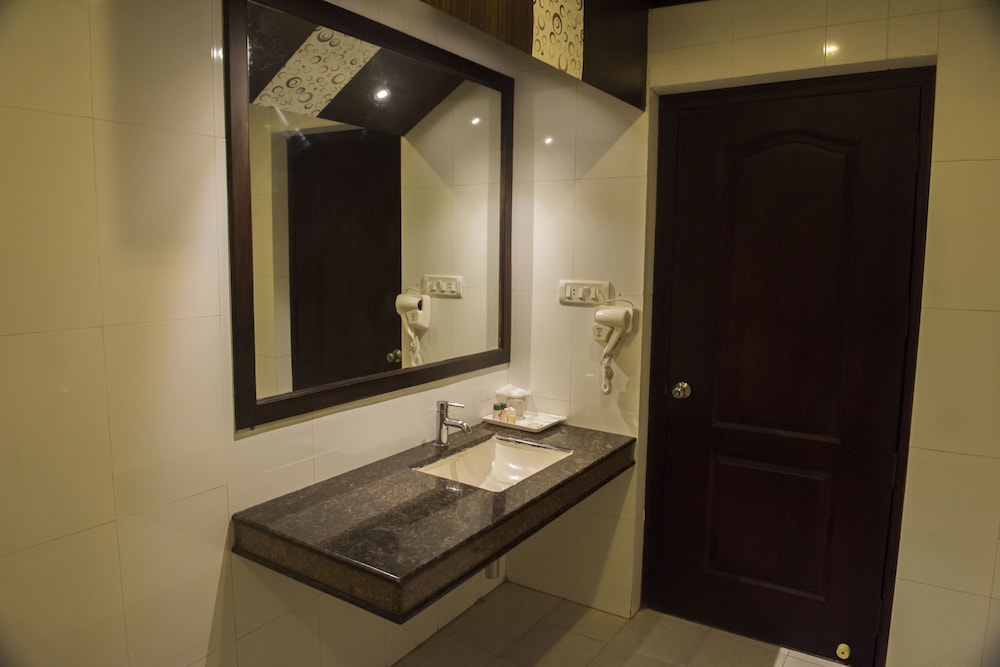 Hotel Pushpak 73/74