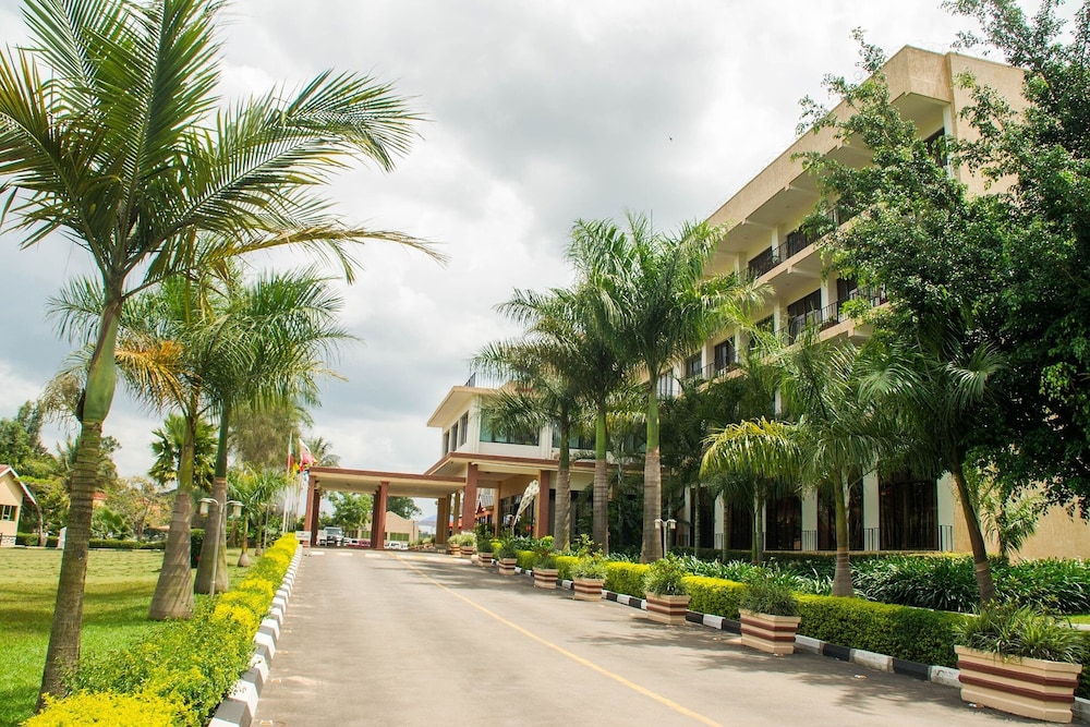 Lake View Resort Hotel 36/39