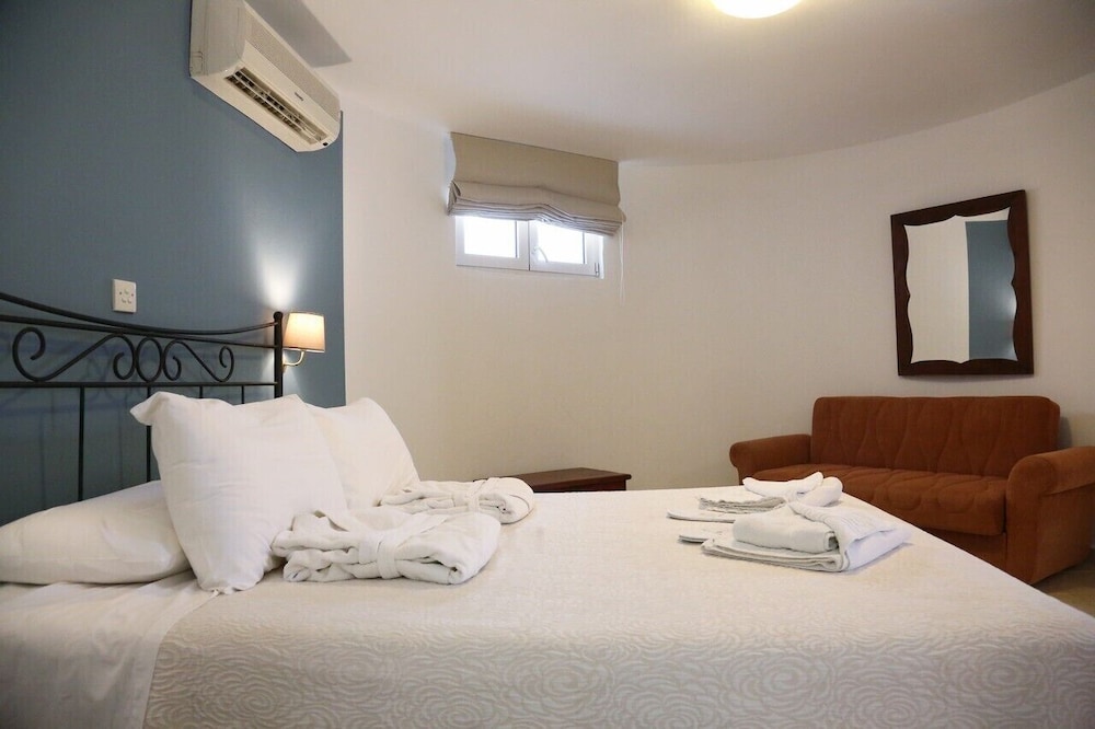 Sunrise Beach Suites 10/50