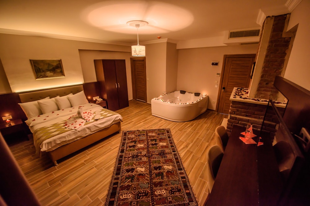Hill River Hotel 19/44