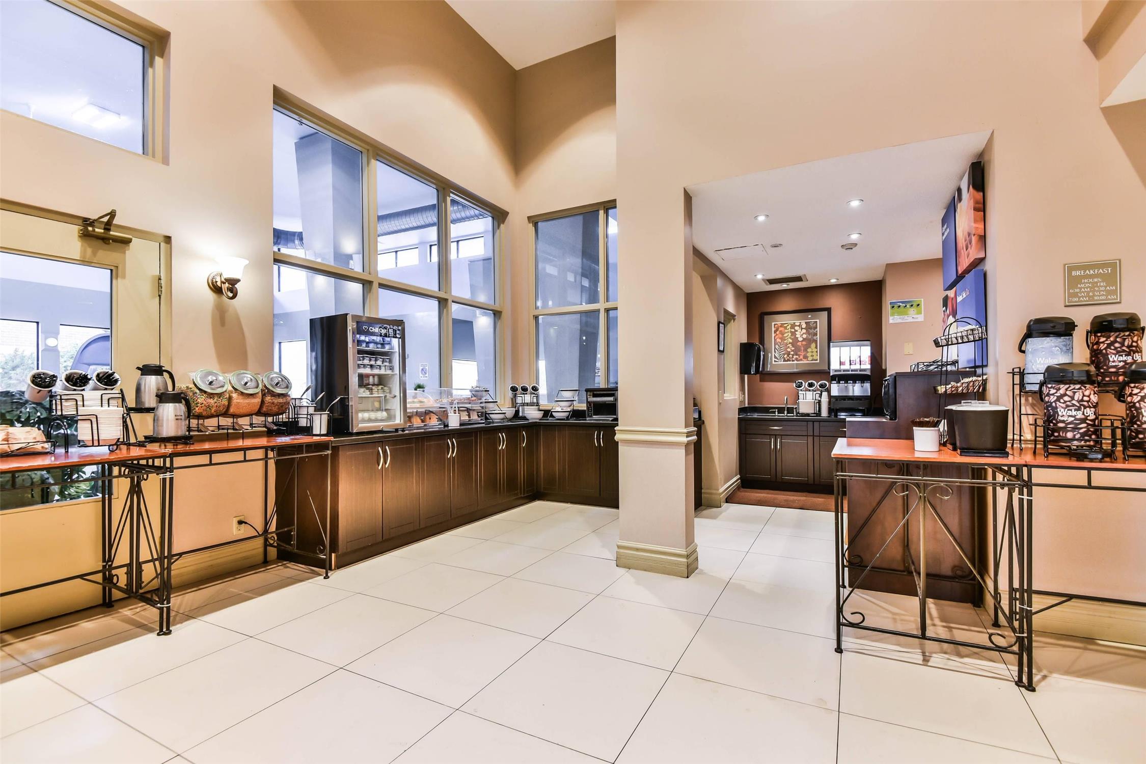 Comfort Inn & Suites Ambassador Bridge 24/39