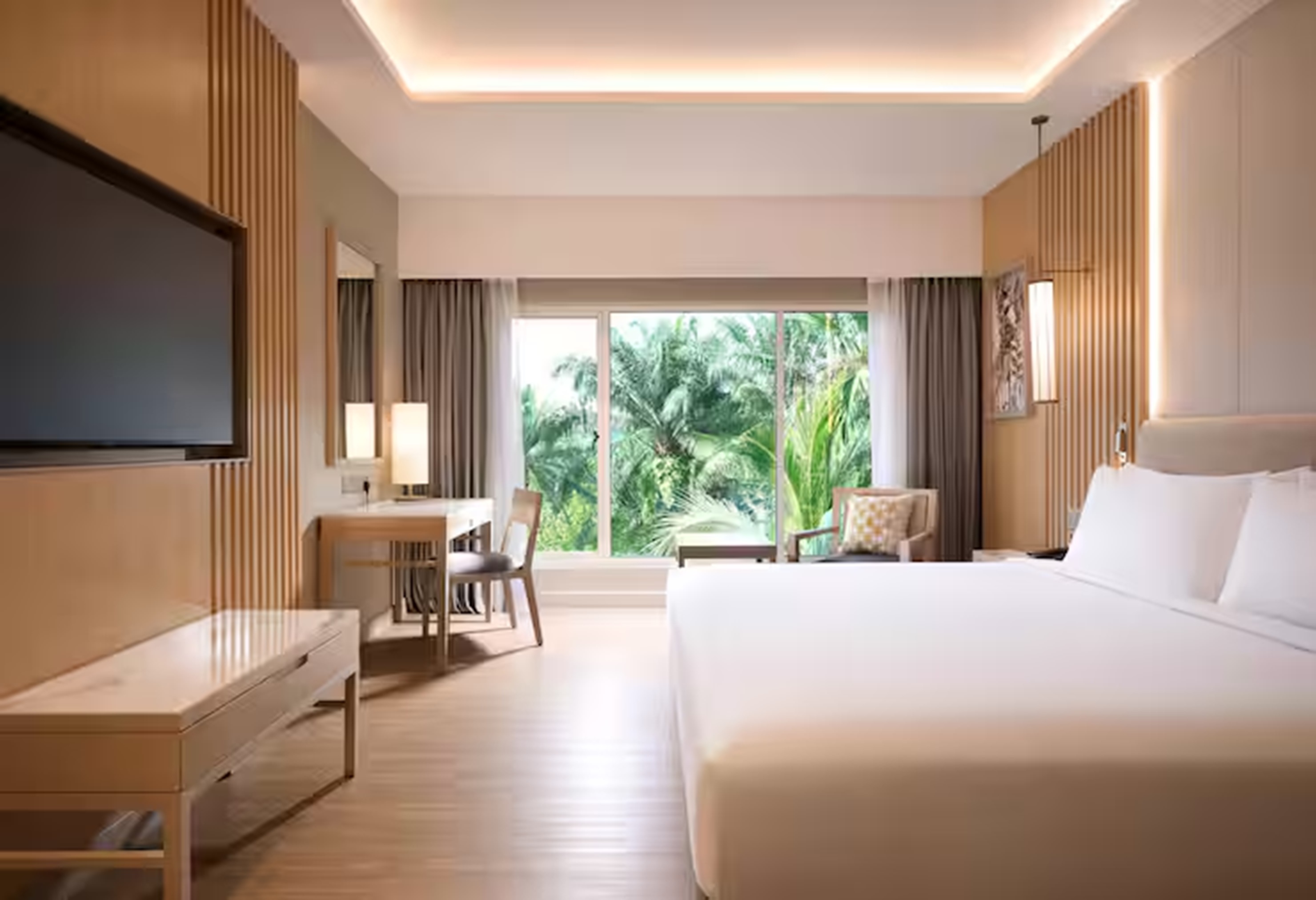 Room, King Bed, Golf Course View