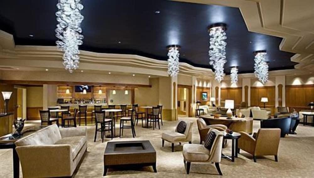 Hollywood Casino Hotel 23/37