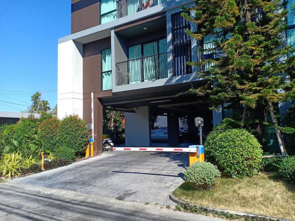 DLUX Condominium 36/44