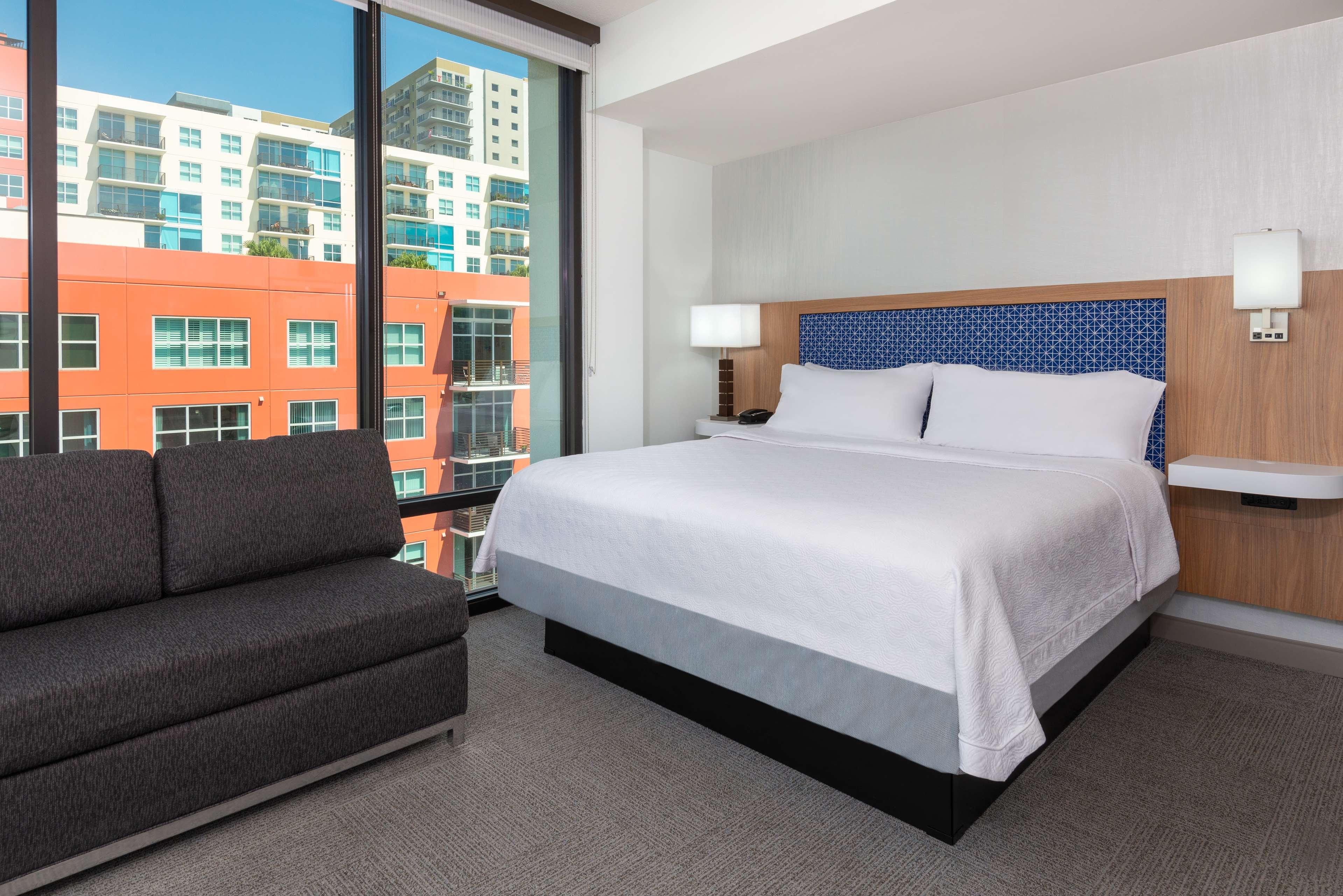 STUDY, KING BED, CITY VIEW, SOFA