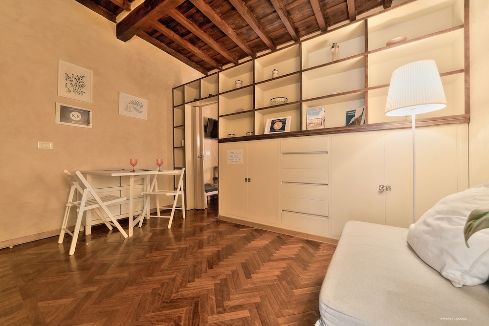 Wine Apartments Florence Trebbiano 6/18