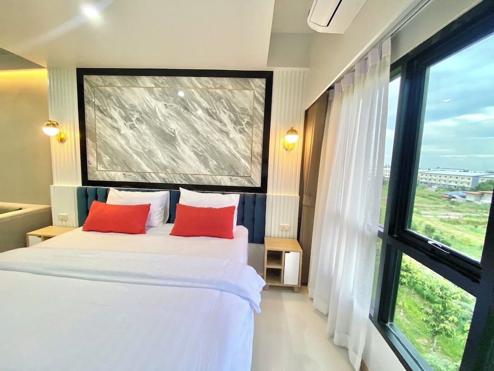 DELUXE, DOUBLE BED